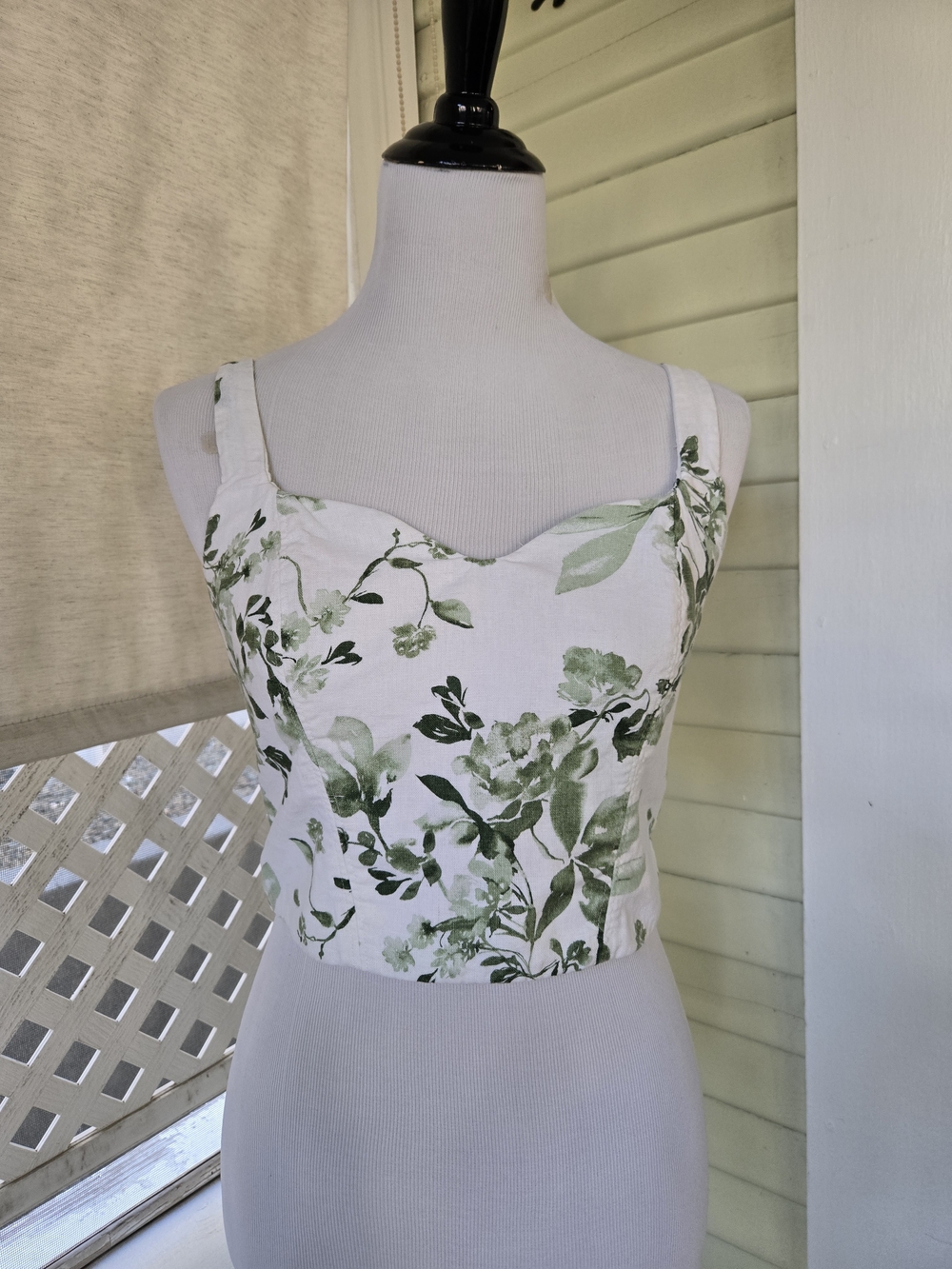 Abercrombie & Fitch White Floral Green Cropped Cami